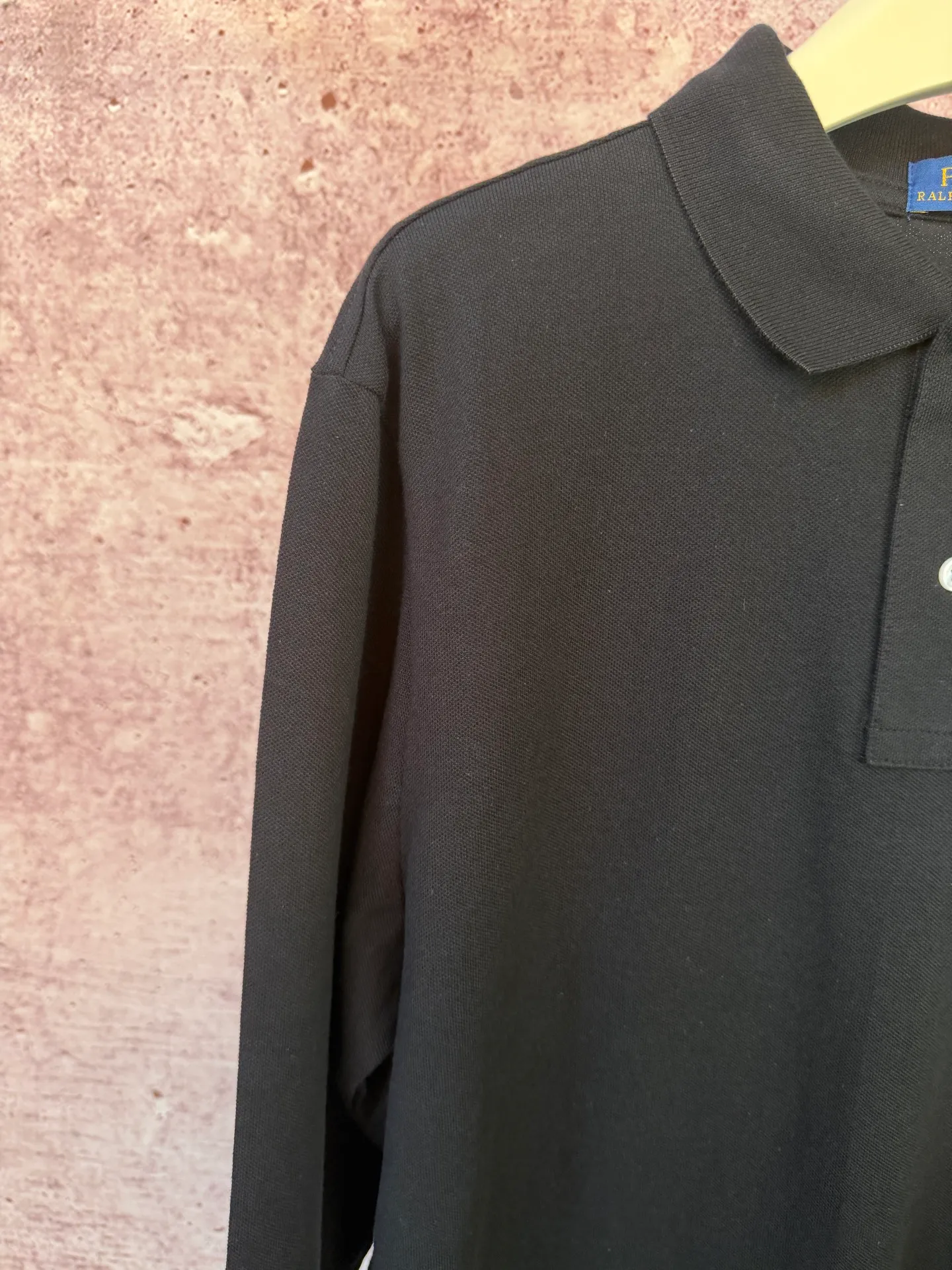 P200 Ralph Lauren classic unisex pony logo pique polo long sleeves, the original version is the same 250g pure cotton pique fabric, there is no difference in the overall style and craftsmanship, it is simple and lazy to wear alone, and the old money style polo collar is the first choice for autumn.